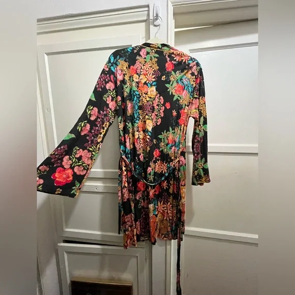 Johnny Was Camella black floral lounge robe size small